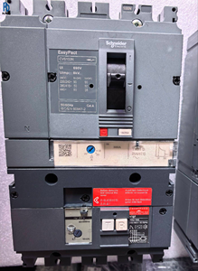 Disjoncteur à boîtier moulé CVS100N 3P 25A, interrupteur à air MCCB, dispositif de protection contre les surcharges et les courts-circuits pour la distribution d'énergie industrielle - Product Image 1
