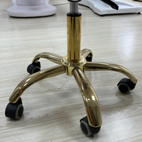Tabouret en cuir rose de luxe avec roulettes, chaise de salon de beauté moderne, petite chaise de barbier