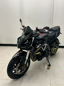 Bennali Huanglong <span class=keywords><strong>600</strong></span> - Moto sportive à essence d'occasion à deux roues. Finition de peinture d'origine. Garantie de qualité. - Product Image 4