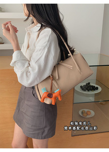 Wholesale Fashion Handbags Minimalist Women Single Shoulder Tote Bag Pillow Bag Armpit Underarm Bowling Bag - Product Image 6