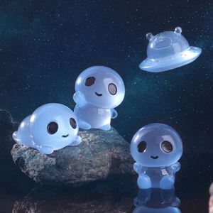 Statuette in Resina Miniatura Luminose al Buio di Alieni, UFO e Astronauti, Serie Spaziale per Micro Paesaggi e Decorazioni Fai-da-Te - Product Image 4