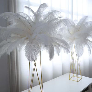 Bola de Flores de Plumas Blancas Hechas a Mano por LEDA Factory, Tacto Natural Realista, Suave, Entrega Rápida, para Bodas y Cumpleaños - Product Image 2