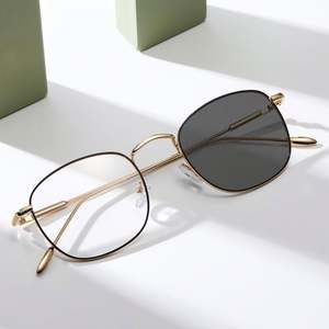 Gafas con Logotipo Personalizado, Montura Metálica Vintage, Anti Luz Azul, Cuadradas, Fotocromáticas, para Hombre y Mujer - Product Image 1