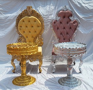 Chaise de salle à manger de luxe européenne en bois massif doré à dossier haut avec rembourrage, design intemporel pour villas et maisons de luxe - Product Image 3