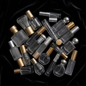 Experimenta una fragancia duradera de más de 12 horas con el spray ecológico MIST, perfumes miniatura de calidad EDP premium que combinan con notas de fragancias de lujo icónicas. - Product Image 5