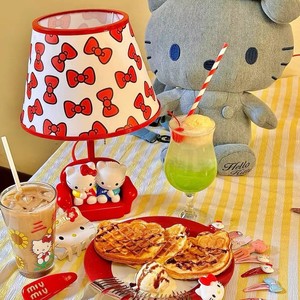 Lampe de bureau Hello Kitty, lumière chaude, veilleuse LED pour chambre à coucher, lampe décorative - Product Image 1