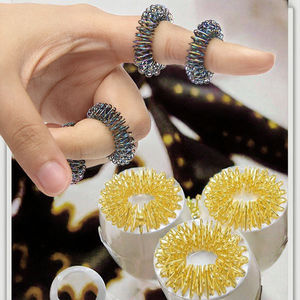 Anillo de Terapia de Acupresión, Rodillo Masajeador de Dedos Dorado y Plateado para Relajación de Manos, Anillo de Masaje Manual - Product Image 3