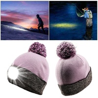 Berretto LED Luminoso ad Alta Luminosità, Caldo Cappello Invernale Lavorato a Maglia, Ricaricabile USB, per Sport all'Aperto, Spiaggia, Viaggi, Unisex