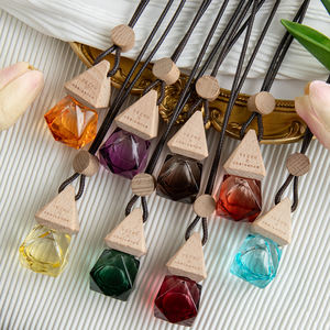 زجاجات عطر معلقة مخصصة للسيارة مع غطاء خشبي وعبوة قابلة لإعادة التعبئة للزيوت العطرية - Product Image 6