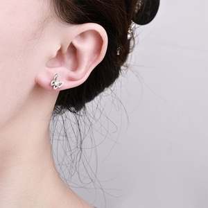 Pendientes de Plata de Ley S925 con Diseño de Mariposa del Bosque y Moissanita - Product Image 3