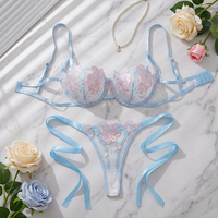 Set Bra dan Thong Wanita Biru Bordir Bunga Transparan dengan Tali Samping, Set Lingerie Renda Berkawat Gaya Prancis, Pakaian Dalam Wanita Seksi