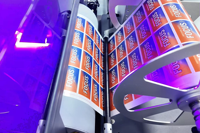 Printer Label Industri Plastik Tinta UV Kecepatan Tinggi Focus Vesa 830A Otomatis Media Ethernet Multiwarna Baru untuk Pencetakan BOPP