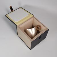 Cangkir Teh Hadiah Bisnis Modern Ramah Lingkungan Berlapis Perak Desain Mulut Cangkir Bunga Kelopak Gagang Bambu Peralatan Teh Buatan Tangan Asal Yunnan