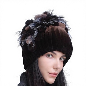 Chapeau d'hiver pour femme en vraie <span class=keywords><strong>fourrure</strong></span> de lapin Rex, design floral latéral tendance, ultra doux et chaud pour les activités extérieures par temps extrêmement froid - Product Image 5