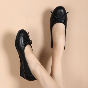 Chaussures <span class=keywords><strong>compensées</strong></span> plates d'été en cuir véritable noir pour femmes, confortables, souples, respirantes, tendance pour les employées de bureau - Product Image 1