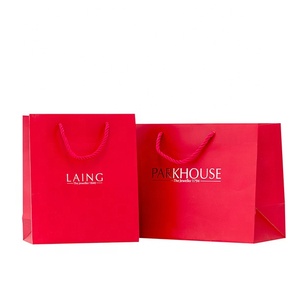 <span class=keywords><strong>Bolsa</strong></span> <span class=keywords><strong>de</strong></span> regalo <span class=keywords><strong>de</strong></span> compras <span class=keywords><strong>de</strong></span> ropa <span class=keywords><strong>de</strong></span> <span class=keywords><strong>papel</strong></span> <span class=keywords><strong>Kraft</strong></span> al por menor personalizada Mango <span class=keywords><strong>de</strong></span> lujo mini embalaje Impreso - Product Image 4