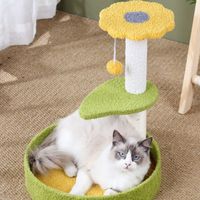Arbre à chat moderne multifonctionnel à 2 niveaux avec poteau à gratter en sisal, lit en peluche et jouet interactif à balle pour chats d'intérieur