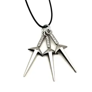 Kalung Anime Shuriken Liontin Tiga Pedang, Perhiasan Cosplay