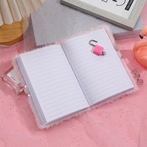 Diario A6 con Diseño de Corazón de Peluche Rosa, Papelería Creativa y Linda con Lentejuelas y Candado para Tomar Notas - Product Image 4