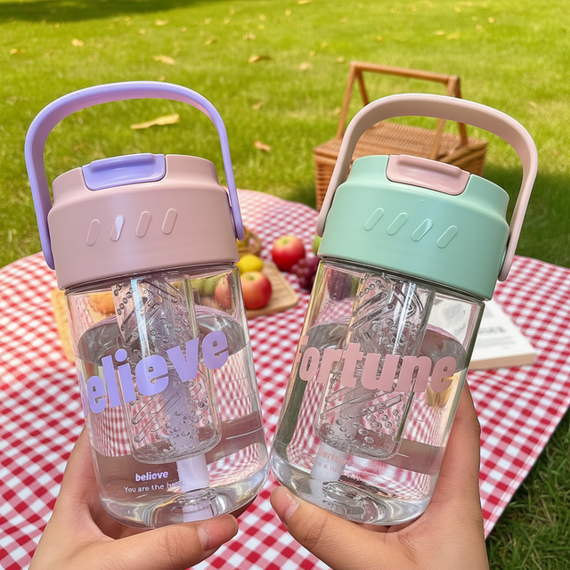 Hot Sale Large Capacity Summer Portable clear 600ml Flower Tea Drinking Plastic Water Bottle with Filter and Straw