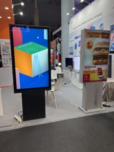 Chất lượng cao 55inch Mini LED màn hình cảm ứng IK10 6 mét tempered glass ngoài trời kiosk signage hiển thị IP67 tiêu chuẩn không thấm nước - Product Image 2