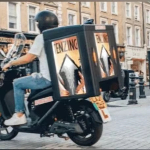 โปรโมชั่นกระเป๋าส่งของสำหรับขี่มอเตอร์ไซค์ กระเป๋าเป้สะพายหลัง LED แสดงผลหน้าจอ LED สีสันสดใสแบบไดนามิก กล่องส่งอาหาร 3 มิติ - Product Image 2