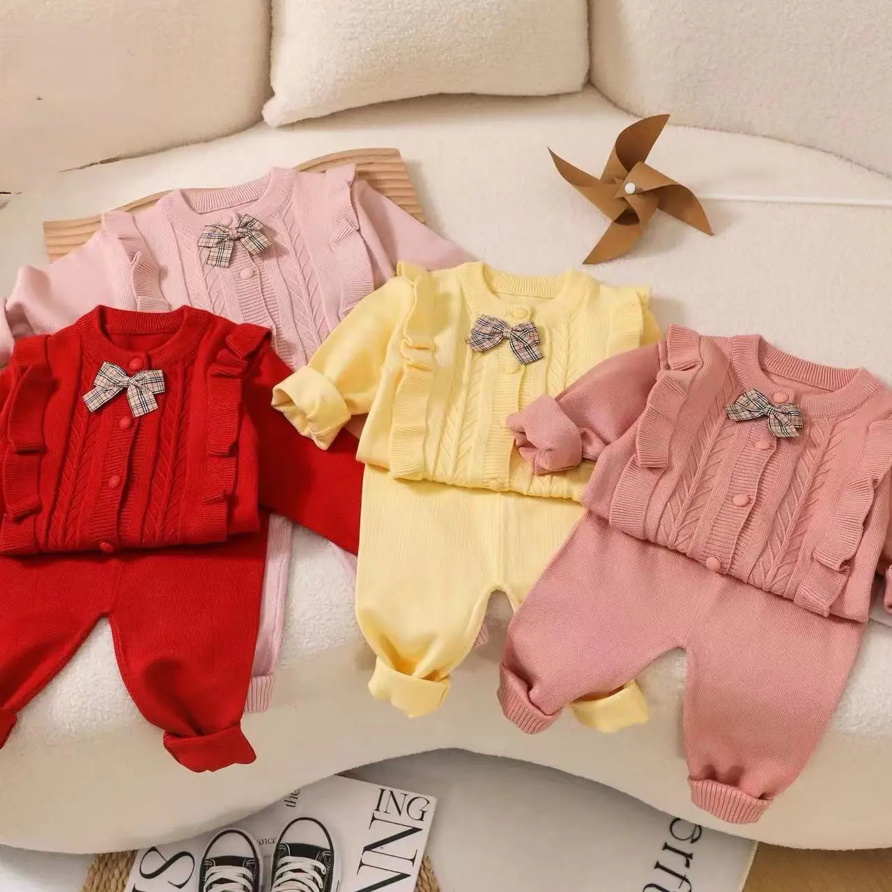 Sonbahar 2023 yeni bebek kız pamuk örgü katı takım elbise moda tulumları sevimli kırmızı sarı pembe kazak pantolon iki parçalı set