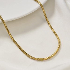 Colliers ras-du-cou personnalisés en acier inoxydable plaqué or 18 carats, durables, classiques, à motif tressé à pointes, pour femmes, pour mariage ou usage décontracté - Product Image 4
