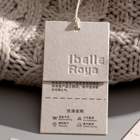Étiquettes volantes de vêtements personnalisées en papier parfumé de riz recyclable écologique de luxe imprimé UV vêtements convexes concaves universels en stock