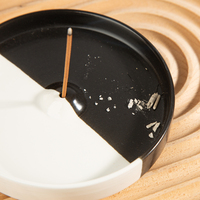 Brûleur d'encens rond en céramique fait main, porte-cônes et porte-bâtonnets d'encens Palo Santo pour la méditation, le yoga et la décoration intérieure