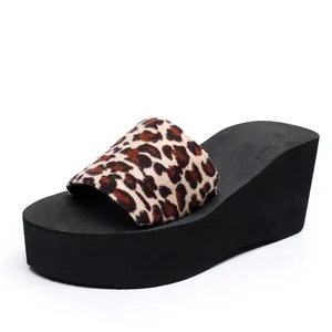 รองเท้าแตะสไตล์เรียบง่ายสำหรับผู้หญิง,รองเท้าแตะสีดำพื้นรองเท้าหนาสำหรับใส่ในฤดูร้อนรองเท้าแตะใส่เดินชายหาดสำหรับผู้หญิง