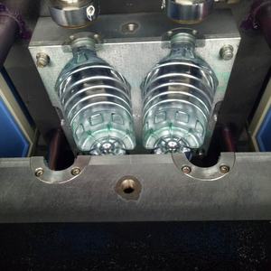 Máy thổi chai PET bán tự động 2 khoang giá rẻ, hiệu suất cao dùng cho nước giải khát và nước - Product Image 3