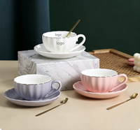 Tasse et soucoupe en porcelaine fine rétro européenne en forme de citrouille, service à thé en céramique à bord doré, vaisselle élégante pour le thé de l'après-midi, cadeau de pendaison de crémaillère