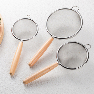 वेल्लैंड इको स्टेनलेस स्टील स्ट्रैनर के साथ वेल्लैंड इको स्टेनलेस स्टील स्ट्रेनर, लकड़ी के हैंडल के साथ ठीक मेष - Product Image 2