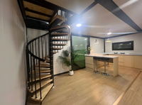 Maison préfabriquée portable à deux étages, étanche et à montage rapide, pour villas et hôtels en bord de mer, offrant un confort de vie luxueux.