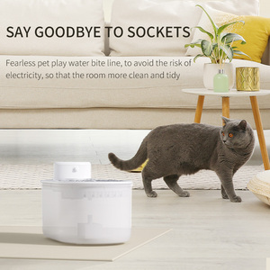 Dispensador de agua para mascotas inalámbrico de inducción inteligente de circulación automática, bebedero móvil para gatos y perros con enchufe, cuencos y comederos para mascotas - Product Image 1