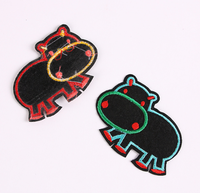 Écussons d'hippopotame brodés au design personnalisé accessoire de logo en tissu tissé thermocollant insigne de style à coudre pour chapeau sergé de transfert de chaleur