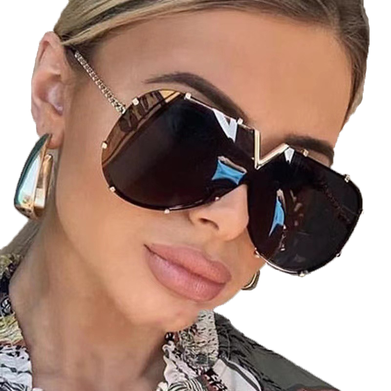 STORY KDD9106 Luxury V-Shaped Oversized Sun Glasses display picture 3