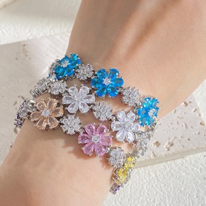 Pulsera de Flores con Circonitas de Colores y Tecnología de Incrustación con Garras, Estable y sin Caída de Piedras, No se Oxida, Pulsera de Lujo Ligero - Product Image 2