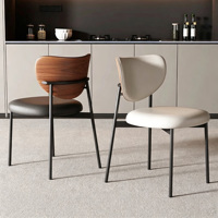 Chaise de salle à manger minimaliste italienne en acier avec revêtement en cuir, design nordique moderne, dossier vintage pour la maison, l'hôtel et le café