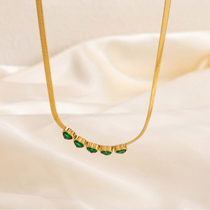 Collar con colgante en forma de corazón, chapado en oro de 18 quilates, con engaste de bisel de acero inoxidable, para mujer, joyería de fiesta, cadena para clavícula. - Product Image 4