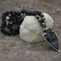 Collier Bohème en Pierre de Lave pour Hommes, Bijou de Guérison et de Méditation, Pendentif Flèche en Obsidienne, Collier Noué en Pyrite Naturelle