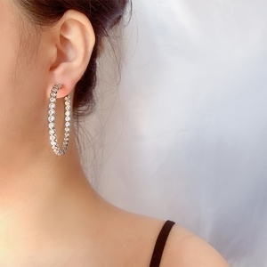 Boucles d'oreilles créoles grandes et élégantes en cuivre plaqué argent/or, serties de zircone cubique, bijoux de mode écologiques, style minimaliste, pour fêtes, unisexe - Product Image 5