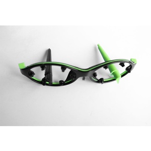 Machine de moulage par <span class=keywords><strong>injection</strong></span> verticale TAYU TY-2000.2R.2C.J pour branches de lunettes, etc. - Traitement de lentilles bicolores en PEHD/PP - Product Image 4
