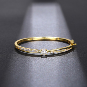 Bracciale da Donna in Oro Giallo con Diamanti Taglio Brillante Rotondo Colore G Diamanti Naturali Stile Classico per Uso Quotidiano - Product Image 1