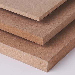 Di alta qualità 2440mm * 1220mm Plain <span class=keywords><strong>pannello</strong></span> <span class=keywords><strong>MDF</strong></span> per mobili 6mm 10mm 18mm spessore a prova di umidità per uso cucina esterna camera da letto - Product Image 2