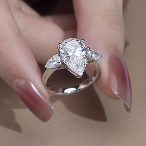 Bague de fiançailles Messi Jewelry MSR-1155 en or 18 carats avec diamant de laboratoire en forme de poire - Product Image 1