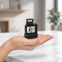 Cámara Infantil Compacta Mini HD 1080P CMOS con Pantalla de 1.44 Pulgadas, Gran Angular de 90°, Memoria Integrada de 512 GB, Base de Carga, Lámpara Flash, Portátil