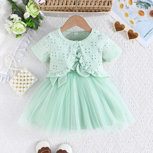 Ensemble deux pièces d'été mignon et décontracté pour bébé fille, respirant, sans manches, avec décoration florale et jupe à bretelles - Product Image 3