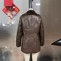 Veste en similicuir PU effet fourrure vintage pour femme, col à revers large, doublure épaisse en fausse fourrure, fermeture éclair diagonale, manteau chaud d'hiver style motard